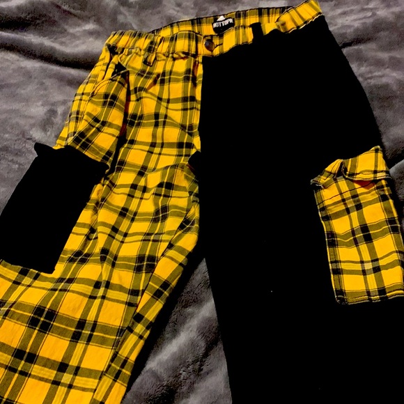 Yellow and black plaid pants. Long. Size large.❤️ I’m a size medium they fit me. - Picture 2 of 5